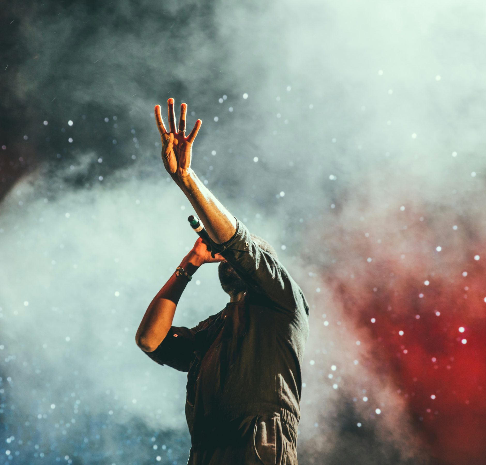 M83 Intimate & Interactive